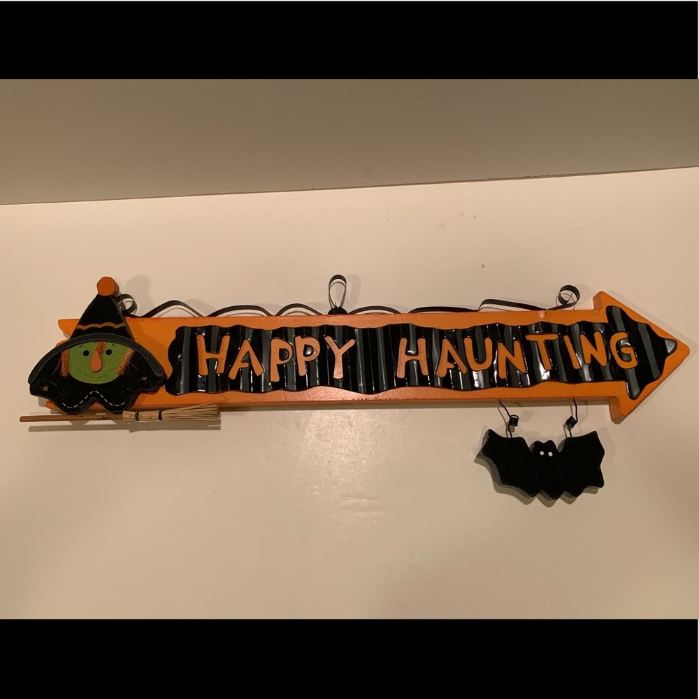 NWT HANGING HALLOWEEN SIGN.